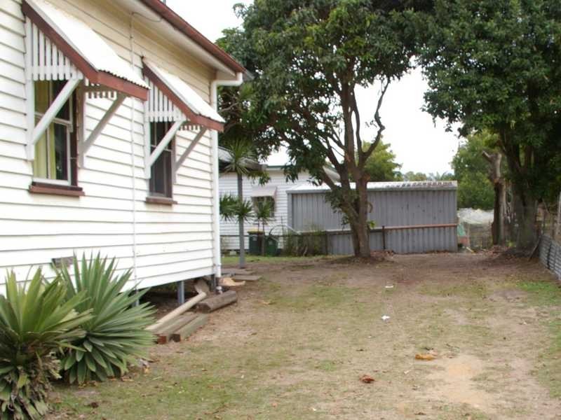 2 Bishop Road, Beachmere QLD 4510