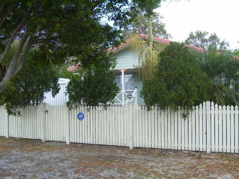 2 Dwyer Street, Beachmere QLD 4510