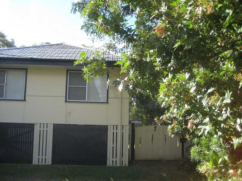 860 Beachmere Road, Beachmere QLD 4510