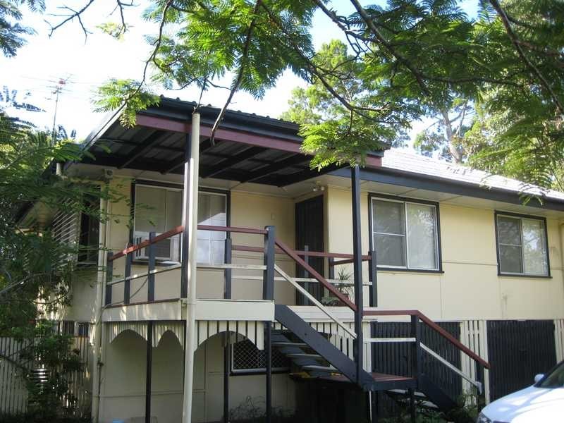 860 Beachmere Road, Beachmere QLD 4510