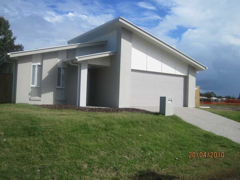 17 Adam Street, Beachmere QLD 4510