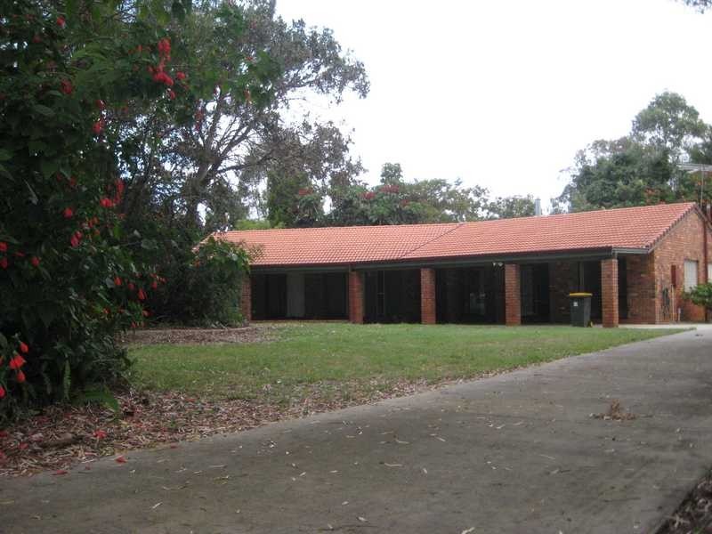 18 Randolph St, Beachmere QLD 4510