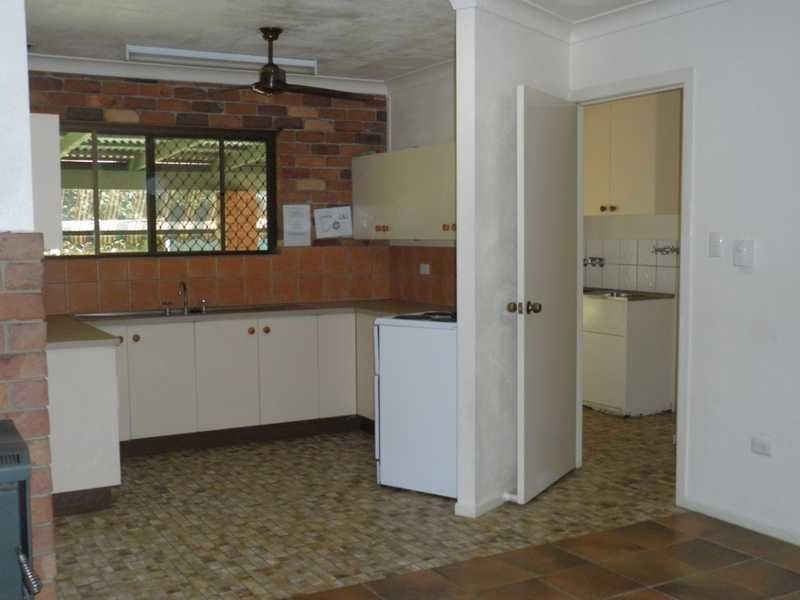 18 Randolph St, Beachmere QLD 4510