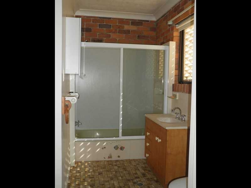 18 Randolph St, Beachmere QLD 4510