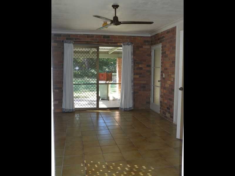 18 Randolph St, Beachmere QLD 4510