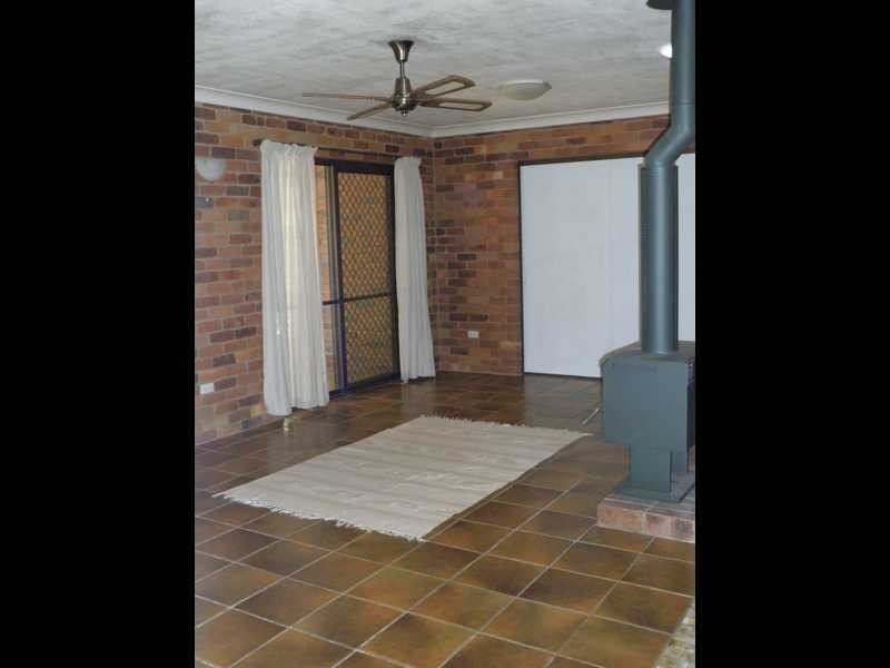 18 Randolph St, Beachmere QLD 4510