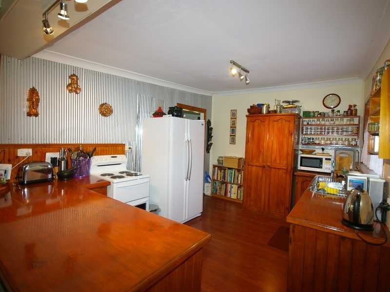 10 Gibson Street, Beachmere QLD 4510