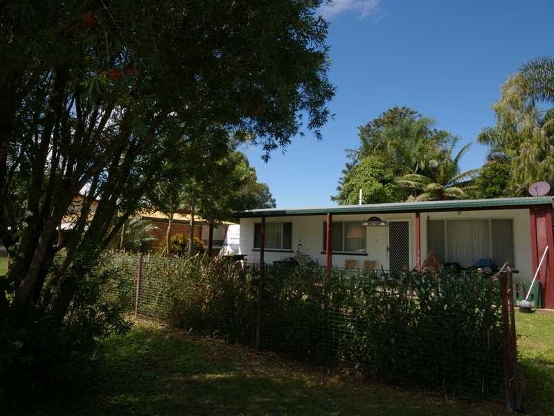 20 Fiona Street, Beachmere QLD 4510