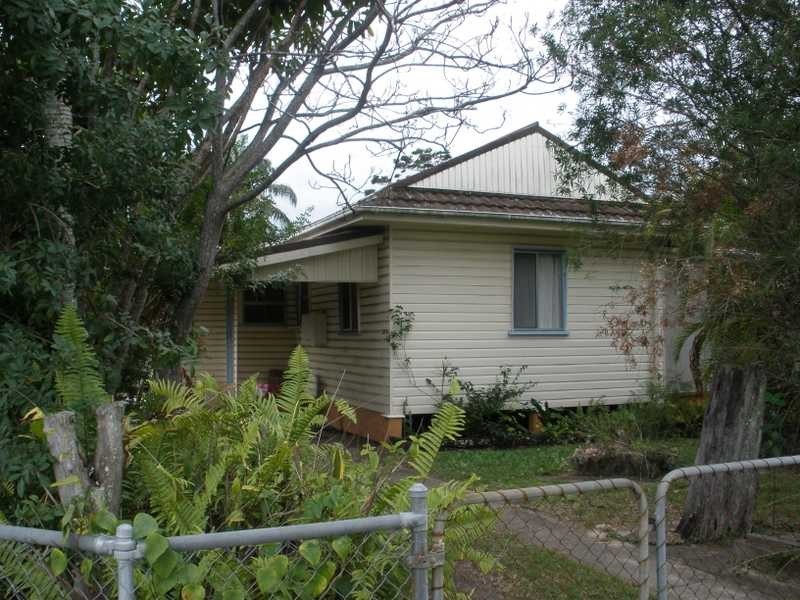 27 Main Street, Beachmere QLD 4510