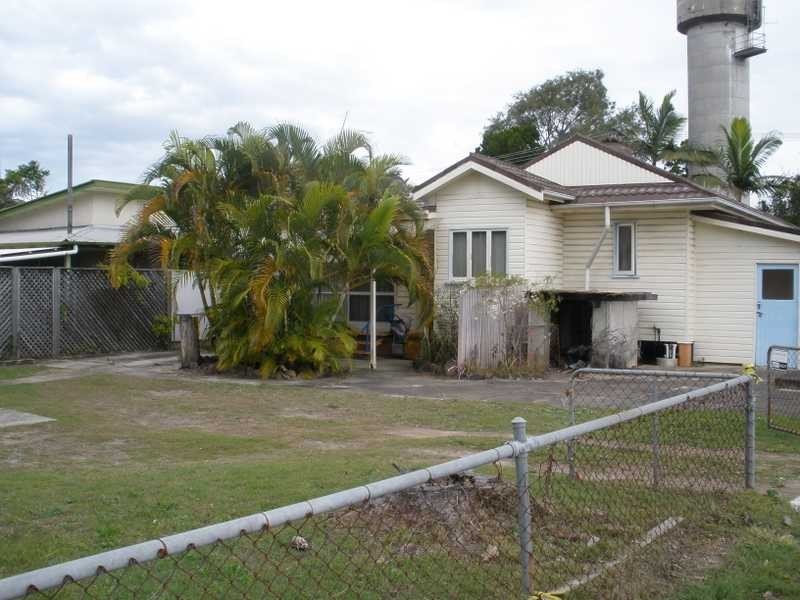 27 Main Street, Beachmere QLD 4510