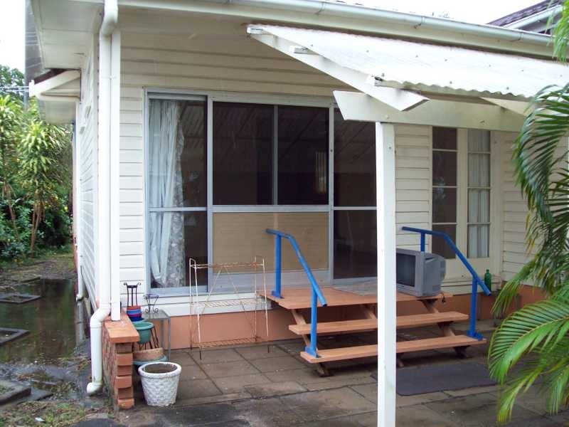 27 Main Street, Beachmere QLD 4510