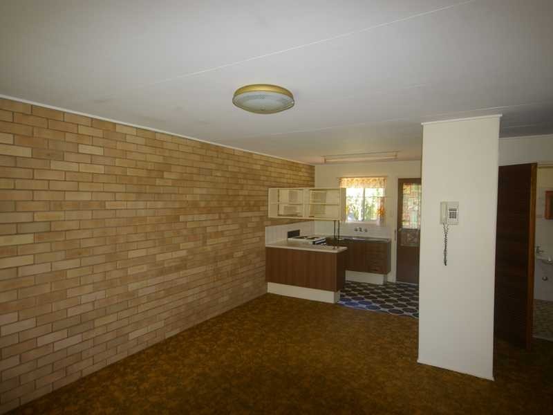 2/62 Coronation Avenue, Beachmere QLD 4510