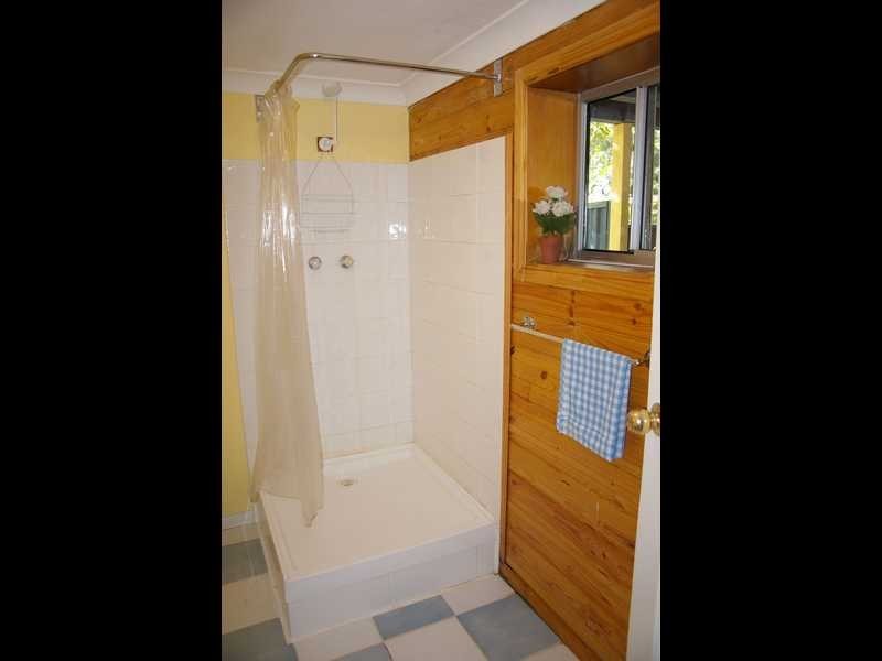 12 Riversleigh Rd, Beachmere QLD 4510