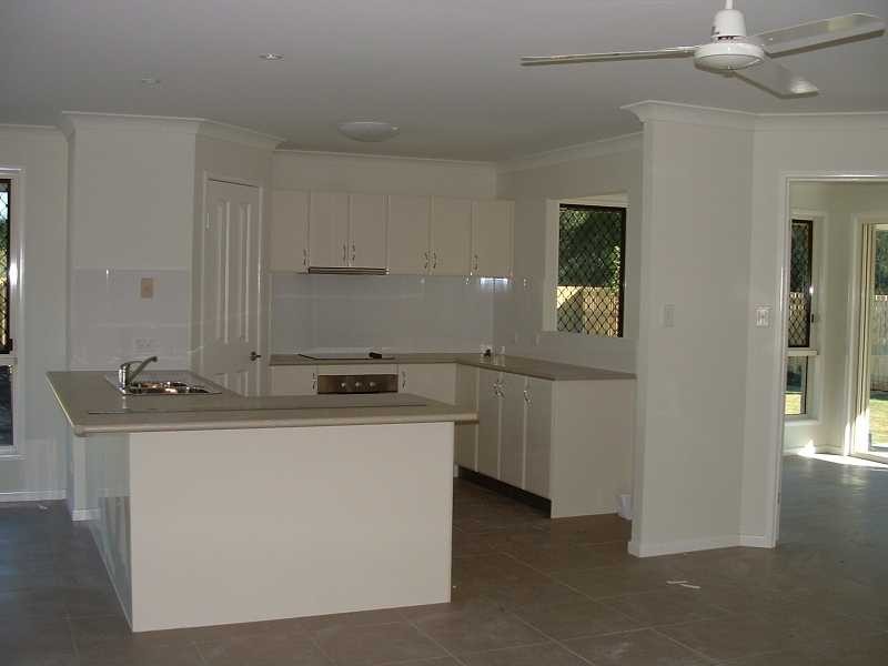 Unit 3/3-5 Weeroona Avenue, Beachmere QLD 4510