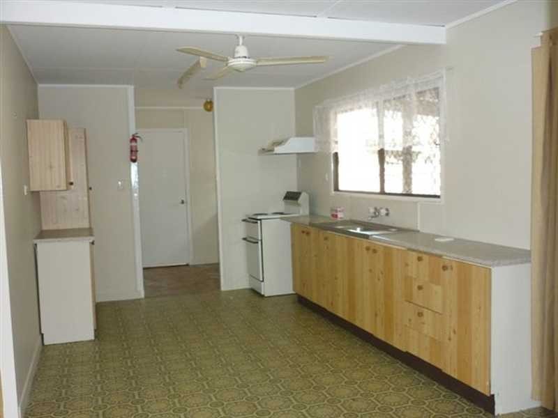 11 Gillian Street, Beachmere QLD 4510