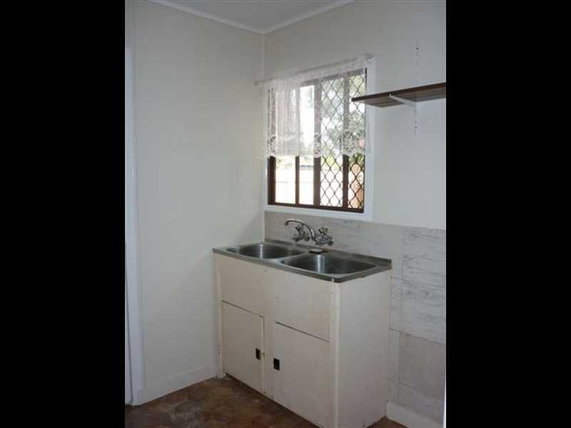 11 Gillian Street, Beachmere QLD 4510