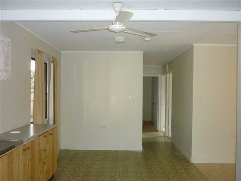 11 Gillian Street, Beachmere QLD 4510