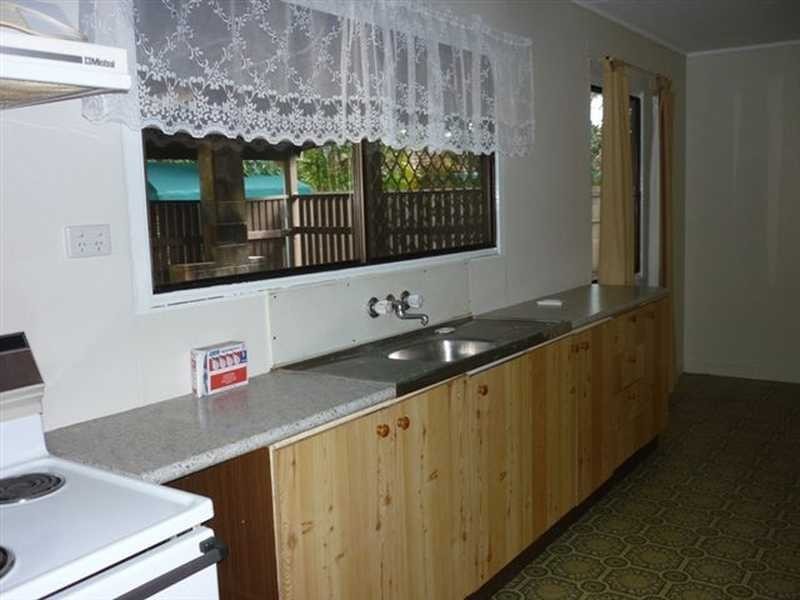 11 Gillian Street, Beachmere QLD 4510