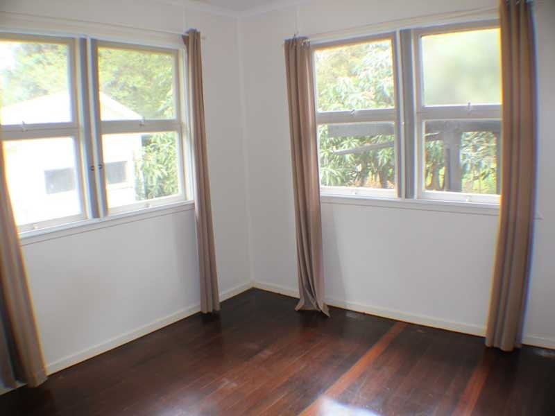 4 McGregor Tce, Beachmere QLD 4510