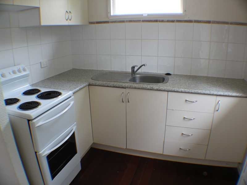 4 McGregor Tce, Beachmere QLD 4510