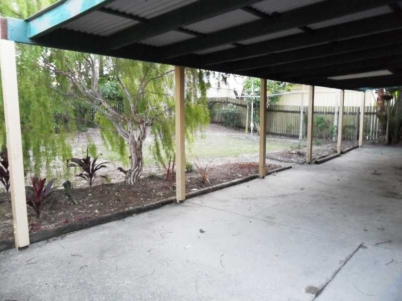 37 Moatah Drive, Beachmere QLD 4510