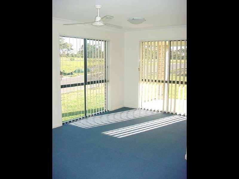 137 Carpenter Way, Sandstone Point QLD 4511