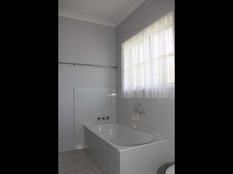 124 Bishop Road, Beachmere QLD 4510
