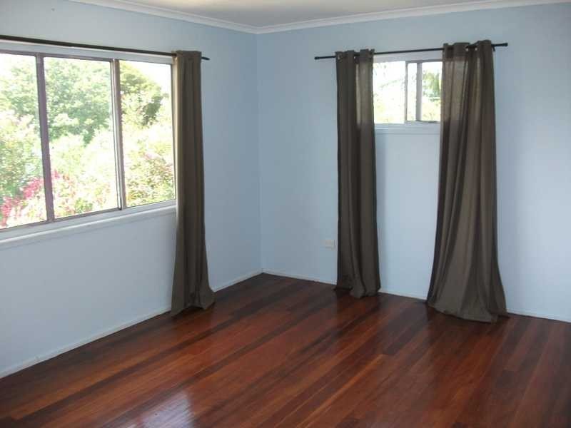10 Dwyer Street, Beachmere QLD 4510