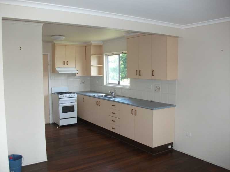 10 Dwyer Street, Beachmere QLD 4510