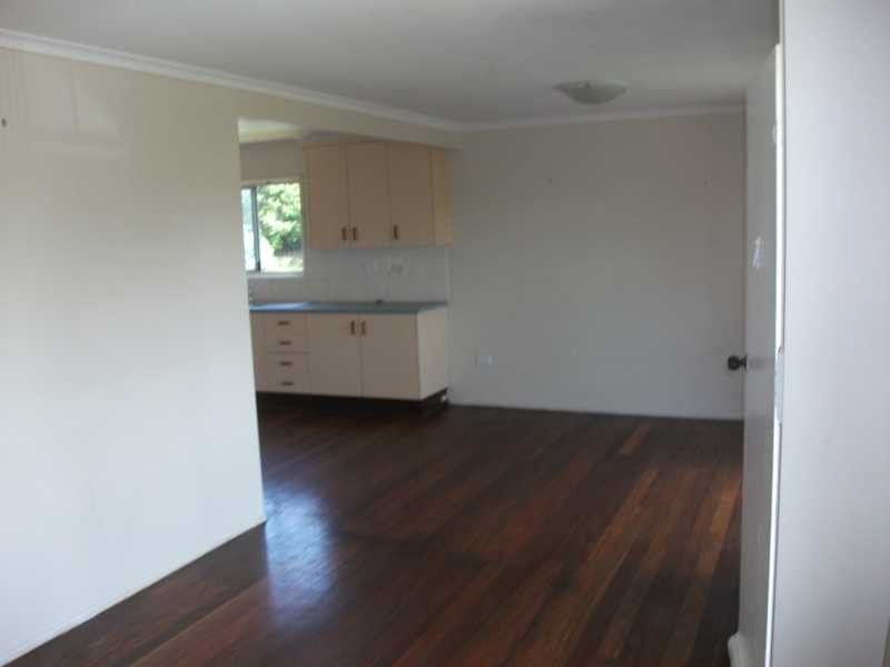 10 Dwyer Street, Beachmere QLD 4510