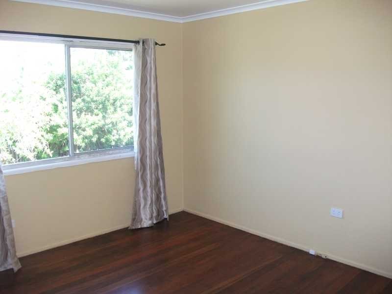 10 Dwyer Street, Beachmere QLD 4510