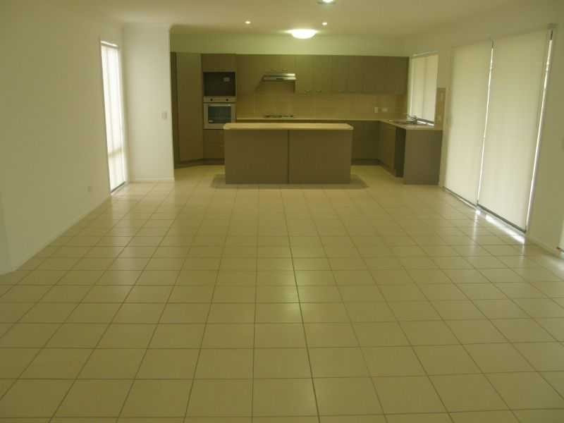 3 Dunwich Court, Sandstone Point QLD 4511