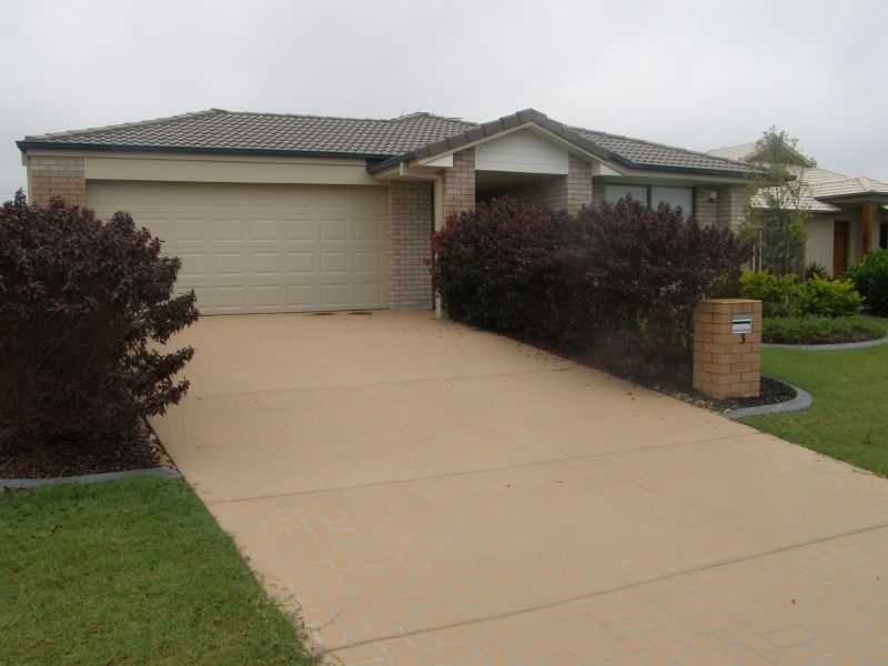 3 Dunwich Court, Sandstone Point QLD 4511