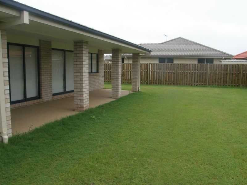3 Dunwich Court, Sandstone Point QLD 4511