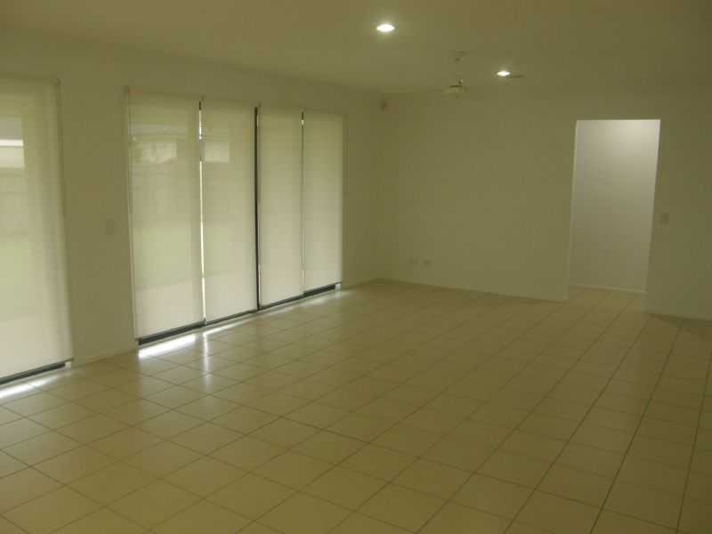 3 Dunwich Court, Sandstone Point QLD 4511