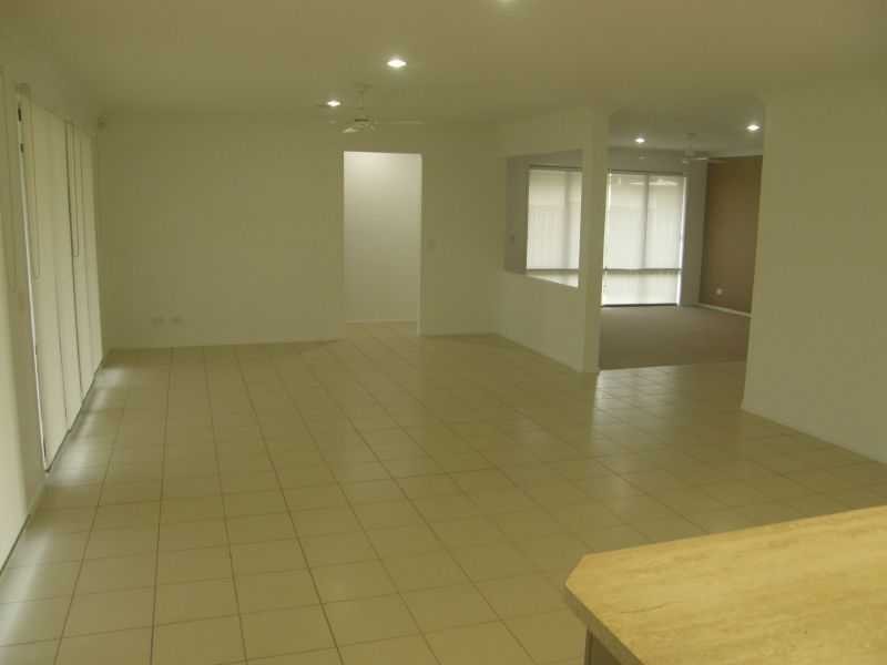 3 Dunwich Court, Sandstone Point QLD 4511