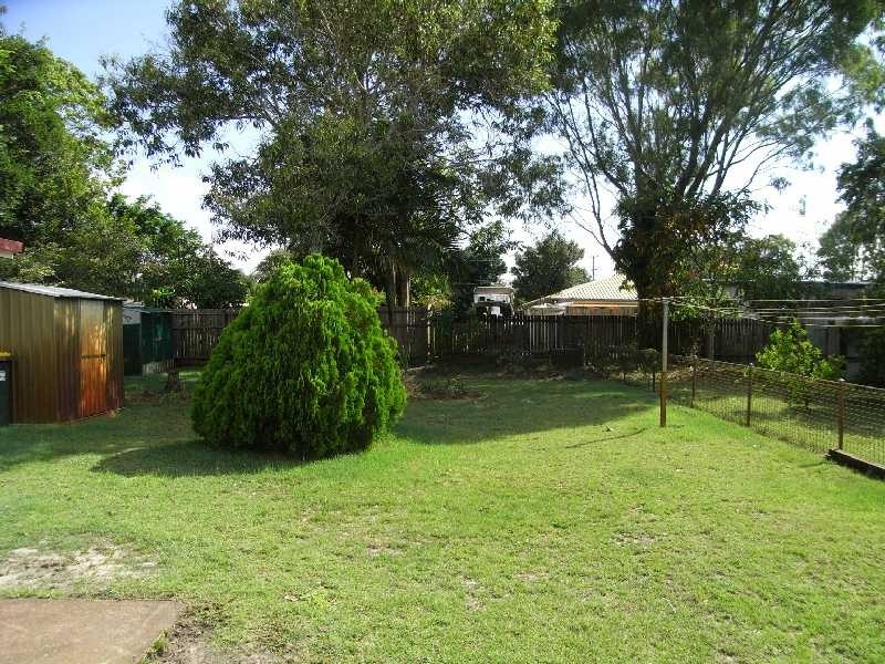12 Arvon Avenue, Beachmere QLD 4510