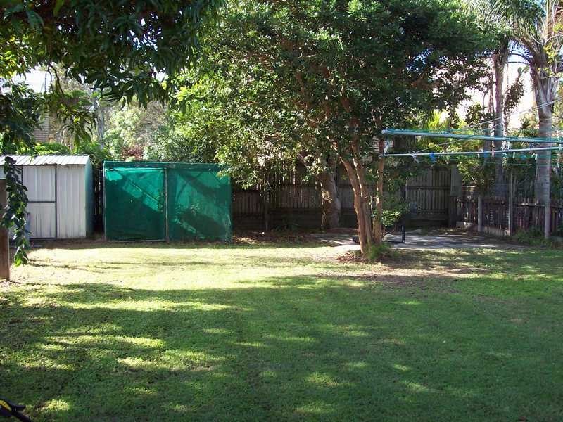 5 Main Street, Beachmere QLD 4510