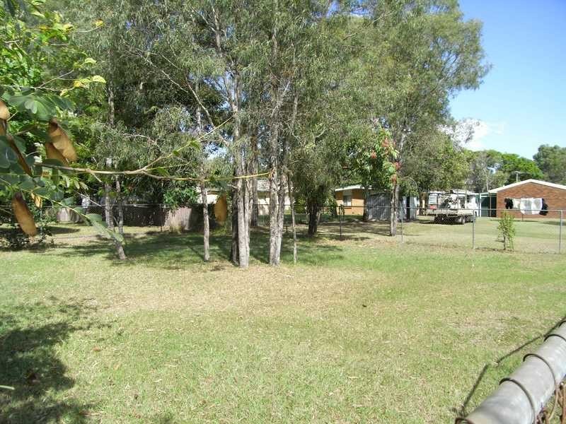 18 Progress Ave, Beachmere QLD 4510