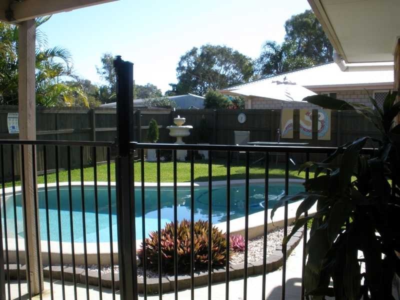 2 Spray Court, Beachmere QLD 4510