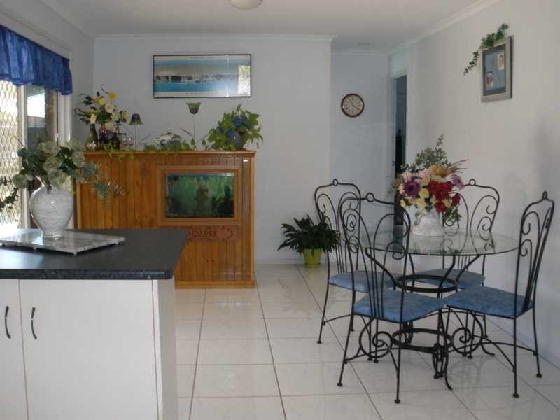 2 Spray Court, Beachmere QLD 4510