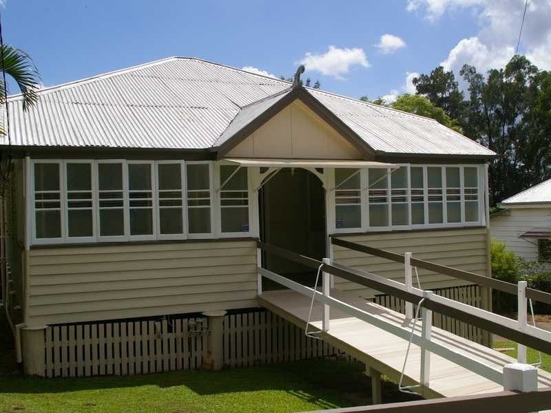 8 Albert Street, North Ipswich QLD 4305