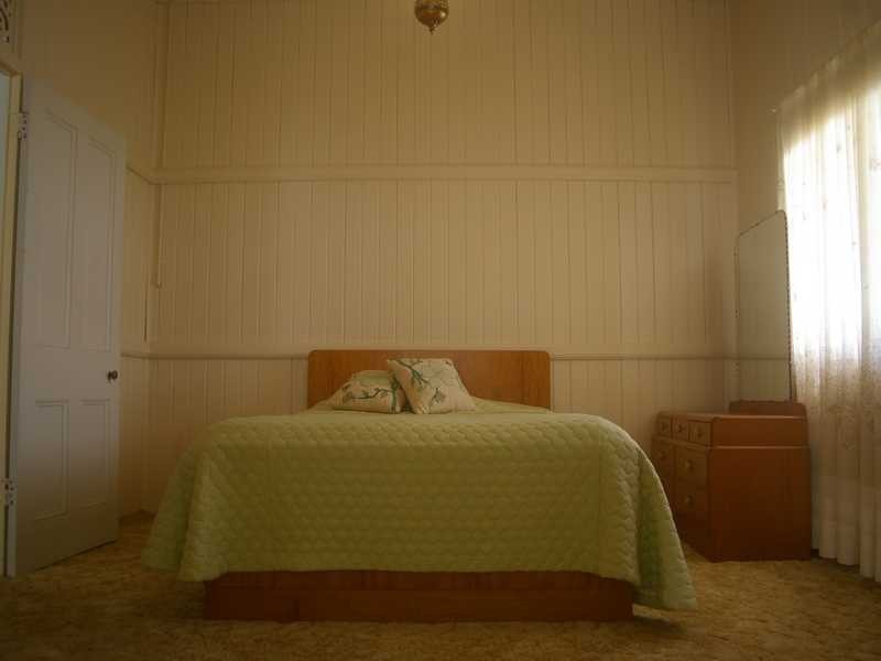 8 Albert Street, North Ipswich QLD 4305