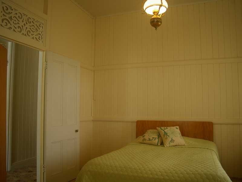 8 Albert Street, North Ipswich QLD 4305