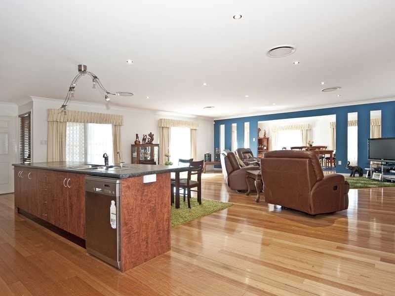 5 Whitewood Crescent, Brookwater QLD 4300