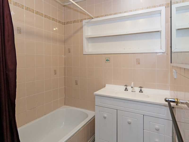 25 Bass Street, Leichhardt QLD 4305