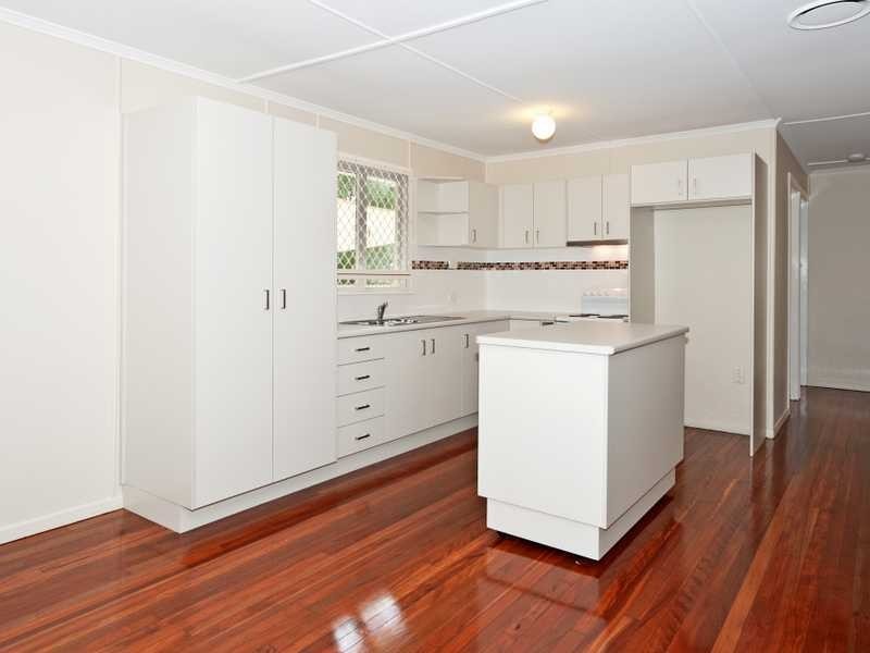 20 Phyllis Street, Eastern Heights QLD 4305