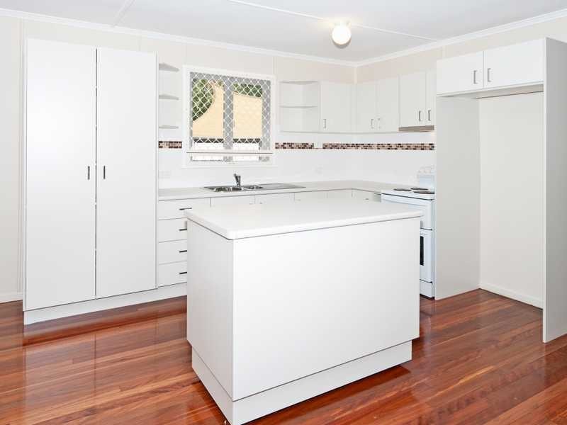 20 Phyllis Street, Eastern Heights QLD 4305