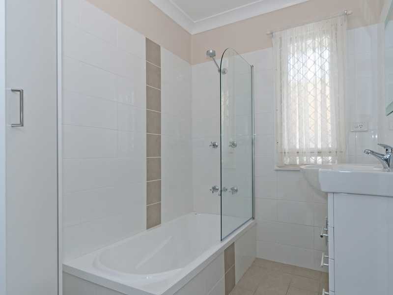 20 Phyllis Street, Eastern Heights QLD 4305