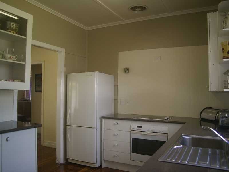 2 Elliott Street, Silkstone QLD 4304